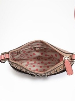 kabelka-guess-logo-affair-crossbody-hneda-1__05631